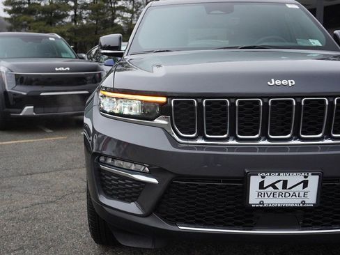 Used 2025 Jeep Grand Cherokee Limited AWD/4WD image 16