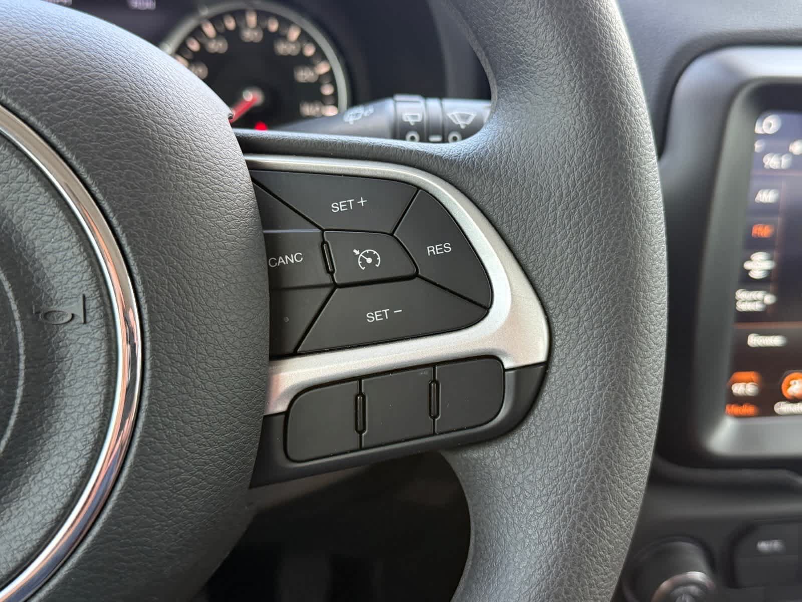 Used 2023 Jeep Renegade Latitude AWD/4WD image 16
