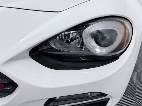 Used 2018 FIAT 124 Spider Classica w/ Technology & Siriusxm Group image 24