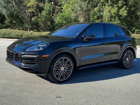 Used 2023 Porsche Cayenne GTS image 4