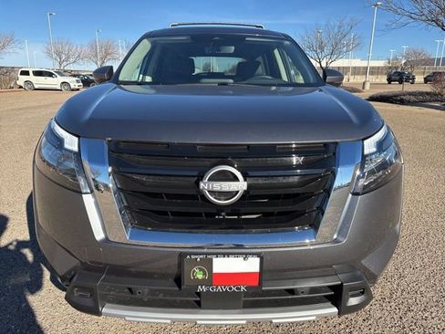 Used 2025 Nissan Pathfinder SL image 9