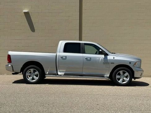 Used 2017 RAM 1500 Classic SLT AWD/4WD image 26