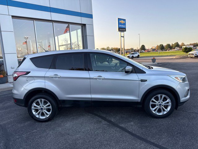 Used 2017 Ford Escape SE FWD image 2