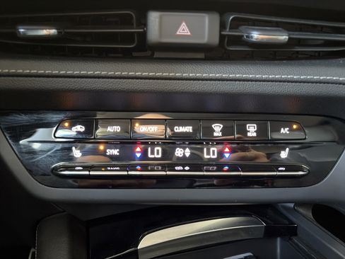 Used 2022 Buick Envision Essence w/ Technology Package II FWD image 23