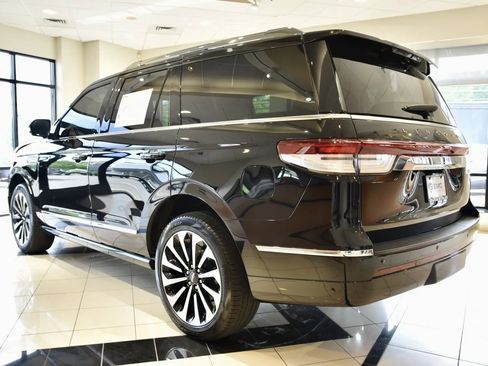 Used 2023 Lincoln Navigator Reserve AWD/4WD image 4
