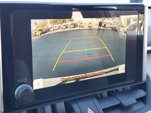 Used 2016 Toyota Highlander Limited image 29