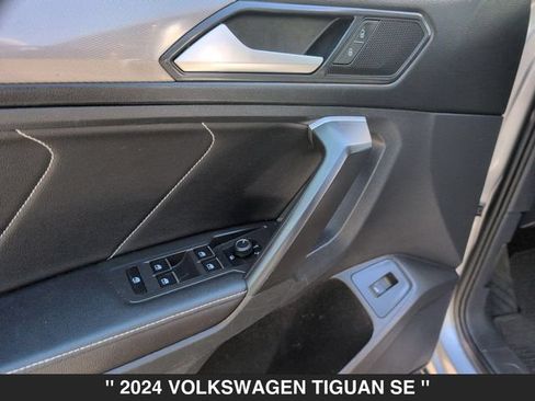 Used 2024 Volkswagen Tiguan SE AWD/4WD image 12
