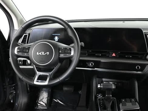 Used 2023 Kia Sportage EX image 3