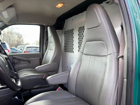 Used 2023 Chevrolet Express 3500 w/ Driver Convenience Package image 9