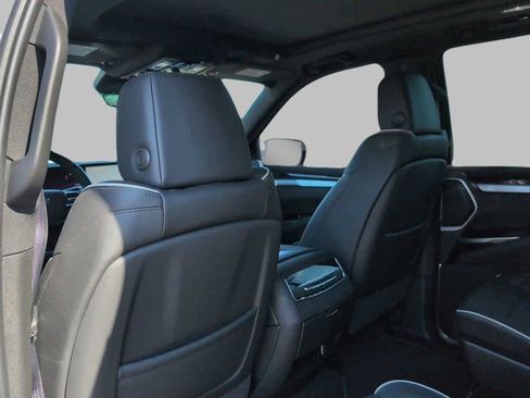 Used 2025 Cadillac Escalade Premium Luxury w/ Touring Package image 17
