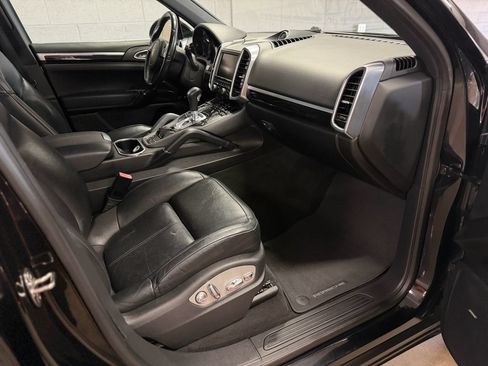 Used 2013 Porsche Cayenne Diesel AWD/4WD image 29