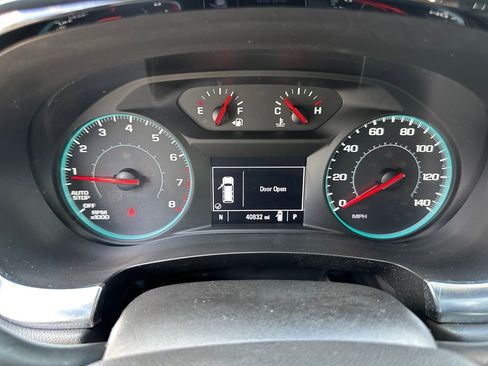 Used 2022 Chevrolet Traverse LT image 28