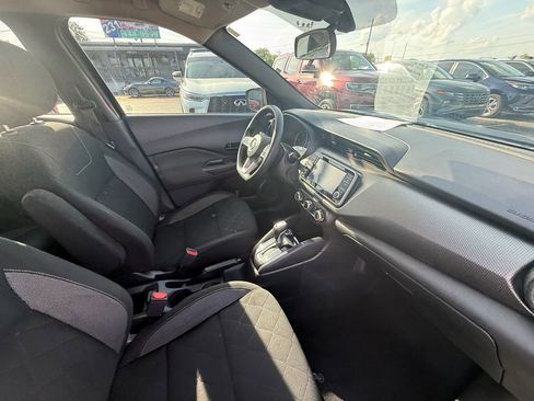Used 2020 Nissan Kicks S image 24