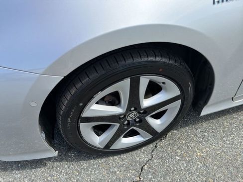 Used 2017 Toyota Prius Three Touring FWD image 34