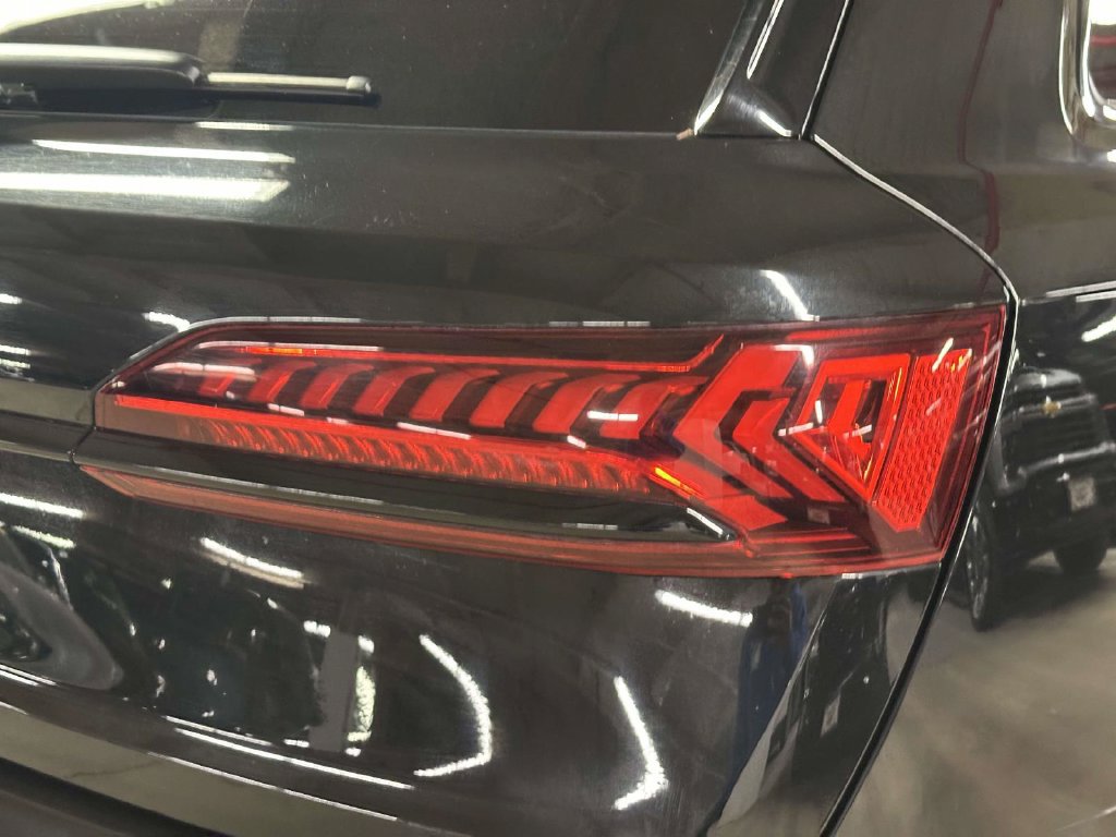 Used 2023 Audi SQ7 Prestige w/ Sport Package AWD/4WD image 11