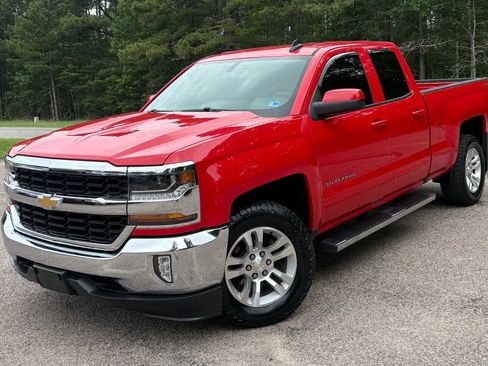 Used 2018 Chevrolet Silverado 1500 LT w/ All Star Edition AWD/4WD image 2