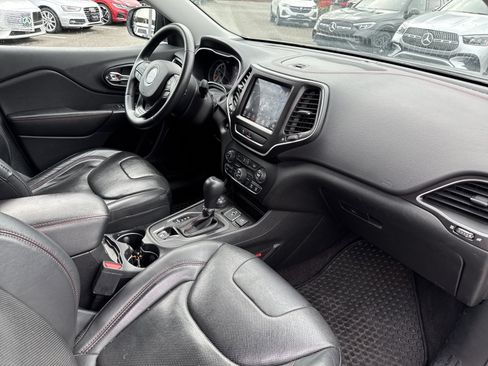 Used 2019 Jeep Cherokee Trailhawk AWD/4WD image 12