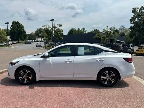 Used 2022 Nissan Sentra SV image 2