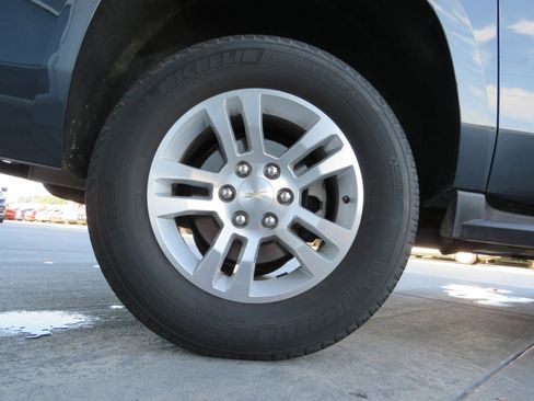 Used 2020 Chevrolet Suburban LT image 54