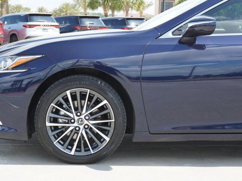 Used 2024 Lexus ES 350 w/ Premium Package image 10