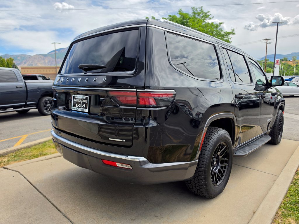 Used 2022 Jeep Wagoneer Series I AWD/4WD image 5