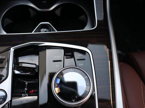 Used 2024 BMW X7 xDrive40i image 12