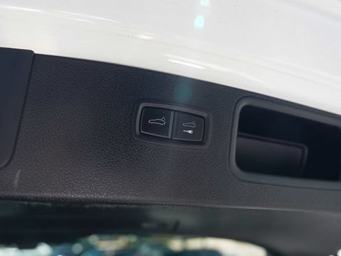Used 2020 Porsche Macan AWD/4WD image 27
