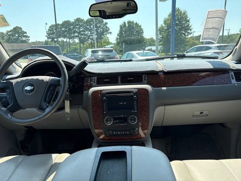 Used 2008 Chevrolet Tahoe LTZ w/ LTZ Preferred Equipment Group RWD image 9