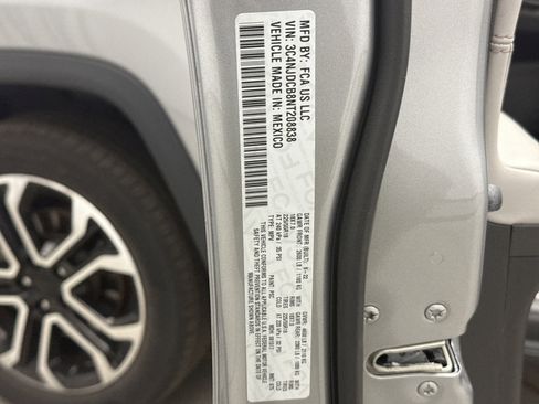 Used 2022 Jeep Compass Limited AWD/4WD image 11