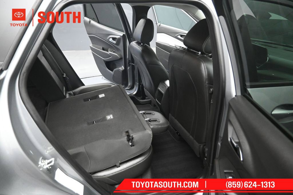Used 2025 Chevrolet Trax LT w/ LT Convenience Package FWD image 28