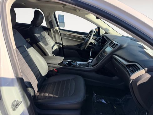 Used 2015 Ford Fusion Energi SE w/ Driver Assist Package image 19