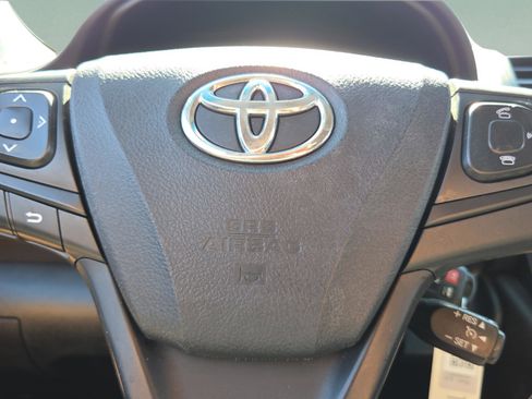 Used 2015 Toyota Camry LE image 24