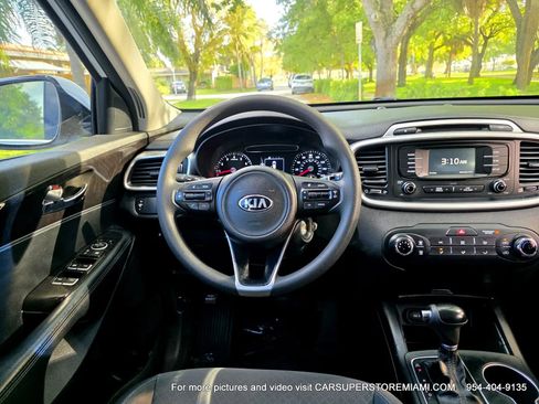 Used 2017 Kia Sorento LX image 28