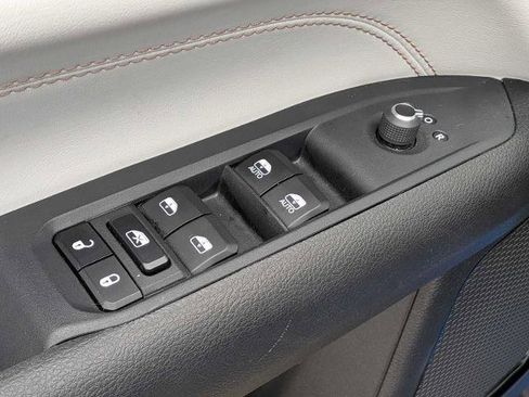 Used 2025 Jeep Compass Limited AWD/4WD image 17