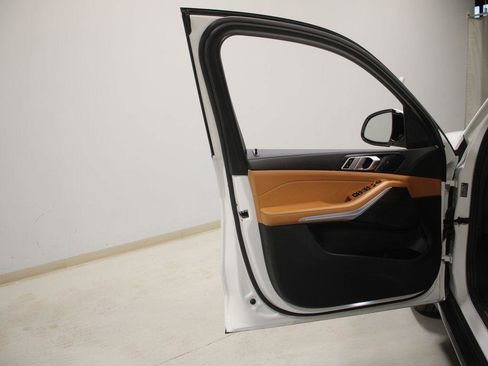 Used 2022 BMW X5 xDrive40i w/ Premium Package image 17