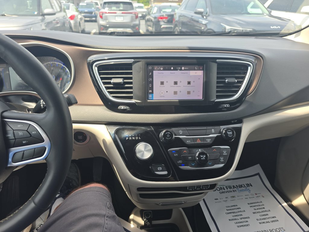 Used 2023 Chrysler Voyager LX FWD image 19