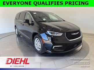 New 2026 Chrysler Pacifica Select image 1