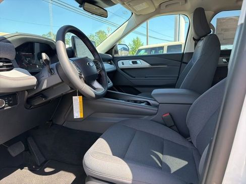 New 2026 Ford Explorer Active RWD image 9