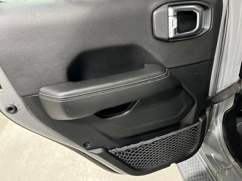 Used 2021 Jeep Wrangler Unlimited Sahara w/ Uconnect 4C Nav & Sound Group AWD/4WD image 16