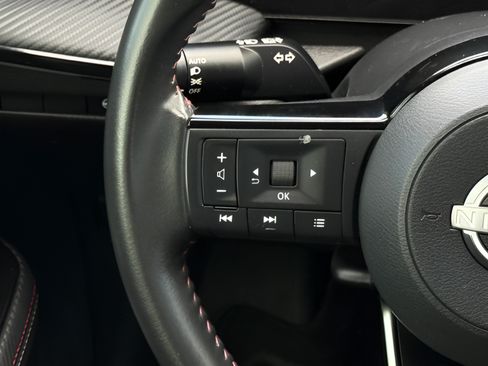 Used 2025 Nissan Kicks SR FWD image 13