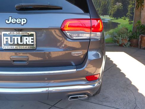 Used 2018 Jeep Grand Cherokee Summit w/ Skid Plate Group AWD/4WD image 42