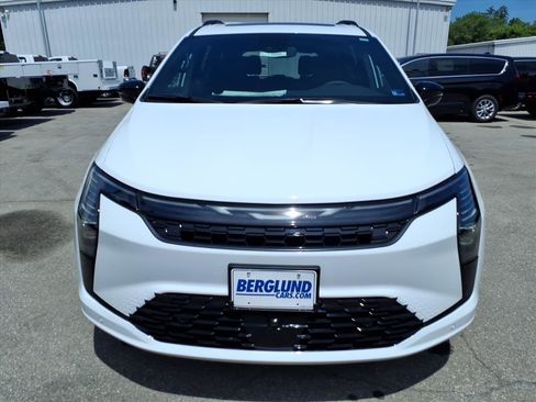 New 2027 Chrysler Pacifica Limited AWD/4WD image 9