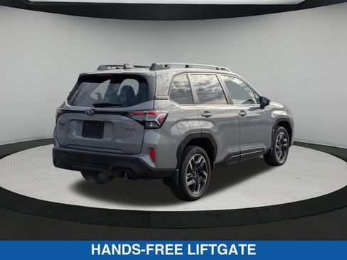 Used 2025 Subaru Forester Premium AWD/4WD image 4