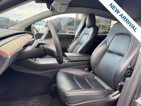 Used 2022 Tesla Model Y Long Range AWD/4WD image 17
