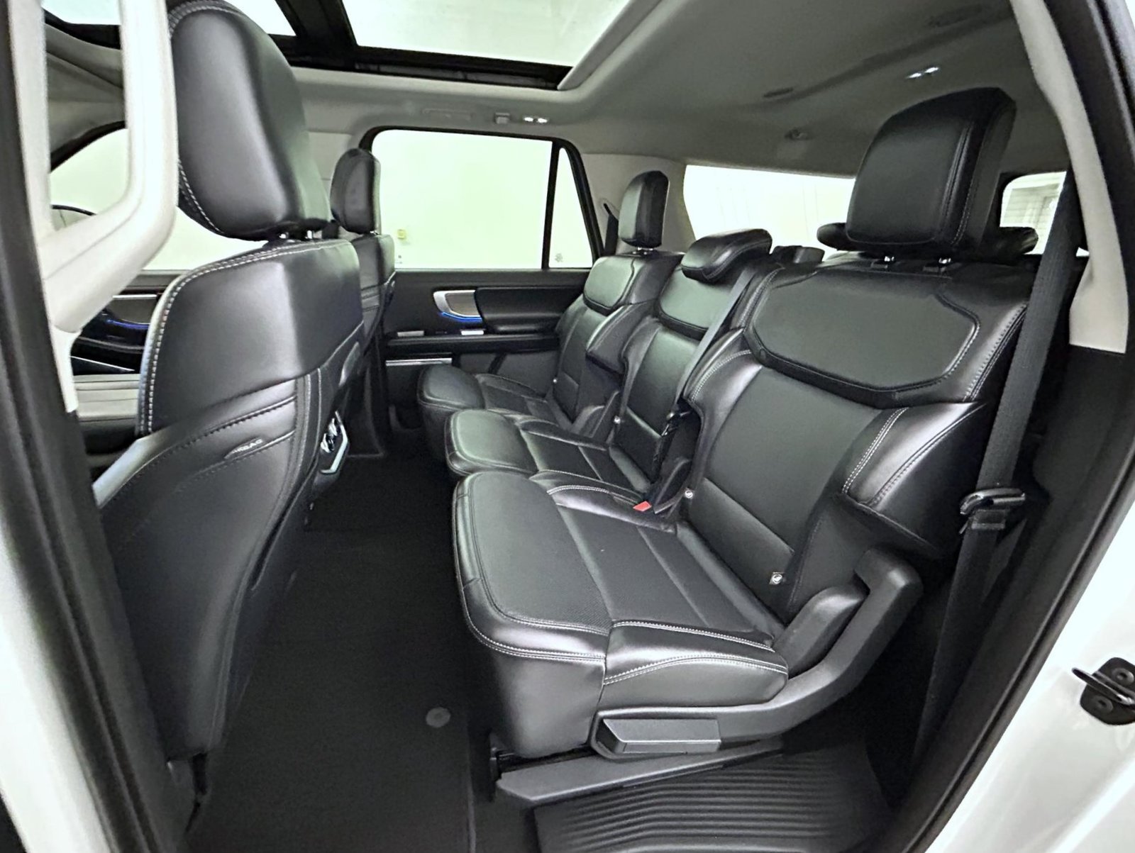 Used 2025 Ford Expedition Max Platinum AWD/4WD image 23