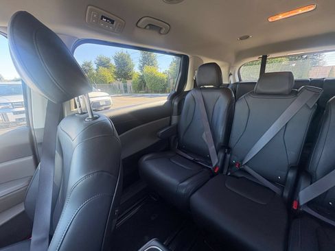 Used 2026 Kia Carnival FWD image 37