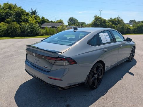 Used 2025 Honda Accord Sport image 3