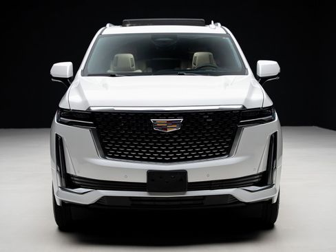 Used 2024 Cadillac Escalade Premium Luxury AWD/4WD image 7