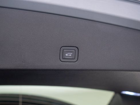 New 2025 Cadillac XT6 Luxury image 32