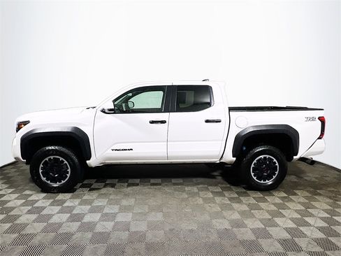 Used 2024 Toyota Tacoma TRD Off-Road image 5